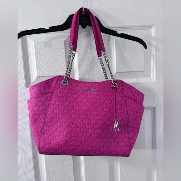 Michael Kors Jet Set Large Signature Logo Shoulder Bag
Pink - Picture 1 of 16